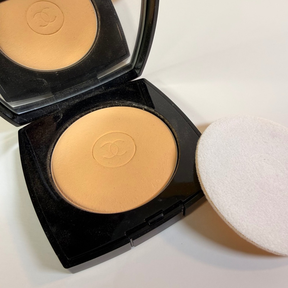 Chanel La Poudre Mat Pressee Matte Pressed Powder Safran Banana 0.35oz Black Cas